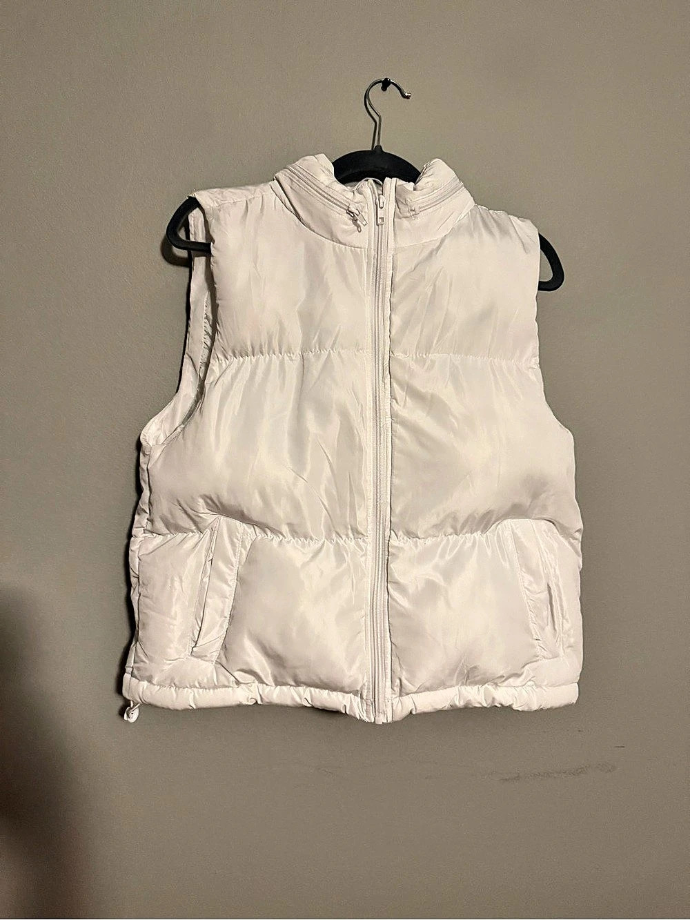 Forever 21 Puffer Vest in White Size Small